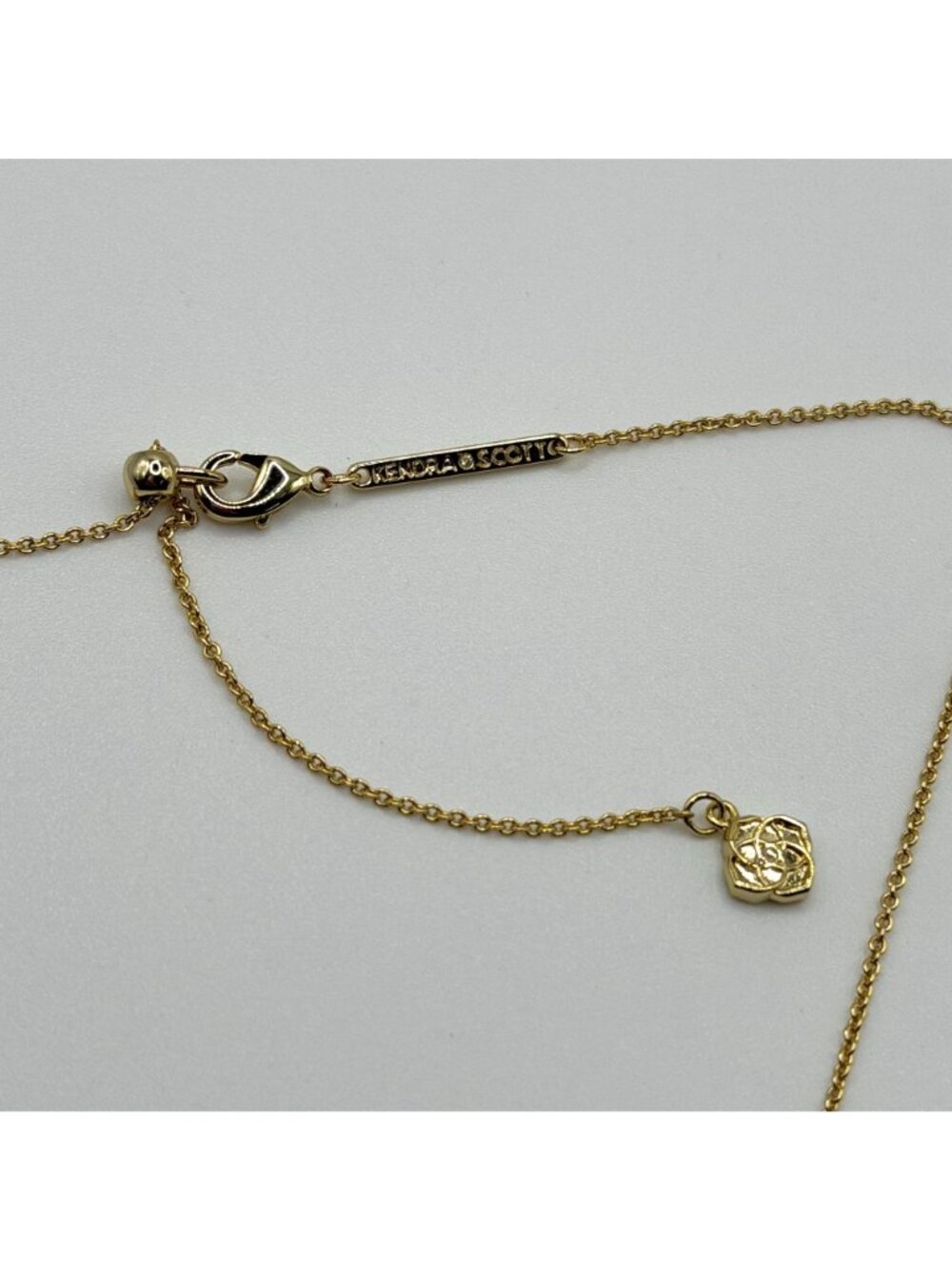 Kendra Scott Elisa Gold Necklace With Iridescent Mother-Of-Pearl Pendant - Picture 5 of 6